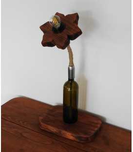 Dekorative Tischleuchte aus einer Weinflasche, Holz und Seil 289